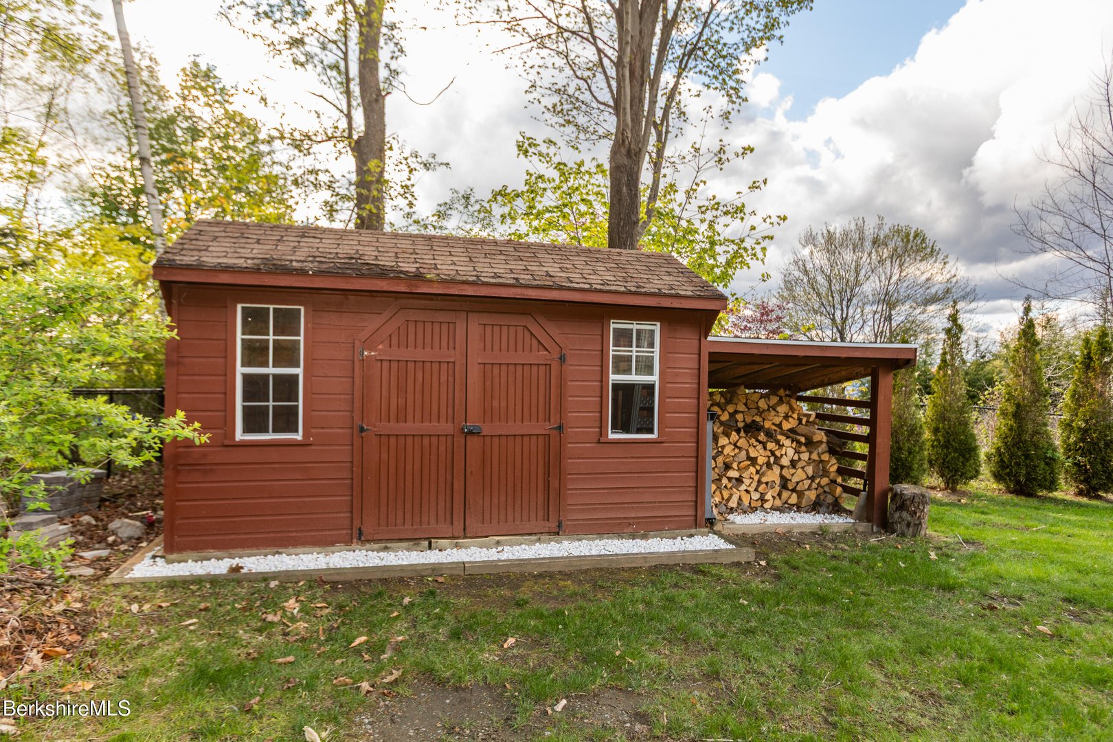 48 Lindsay Dr Photo 10
