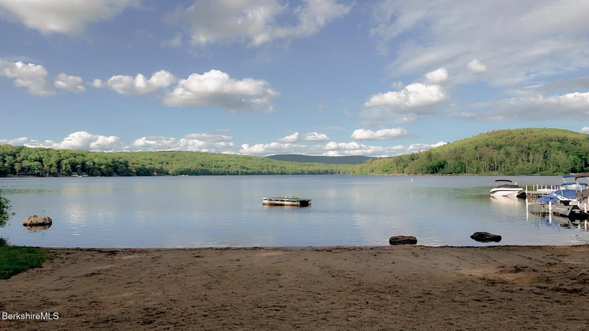 19 Lakeside Dr Photo 2