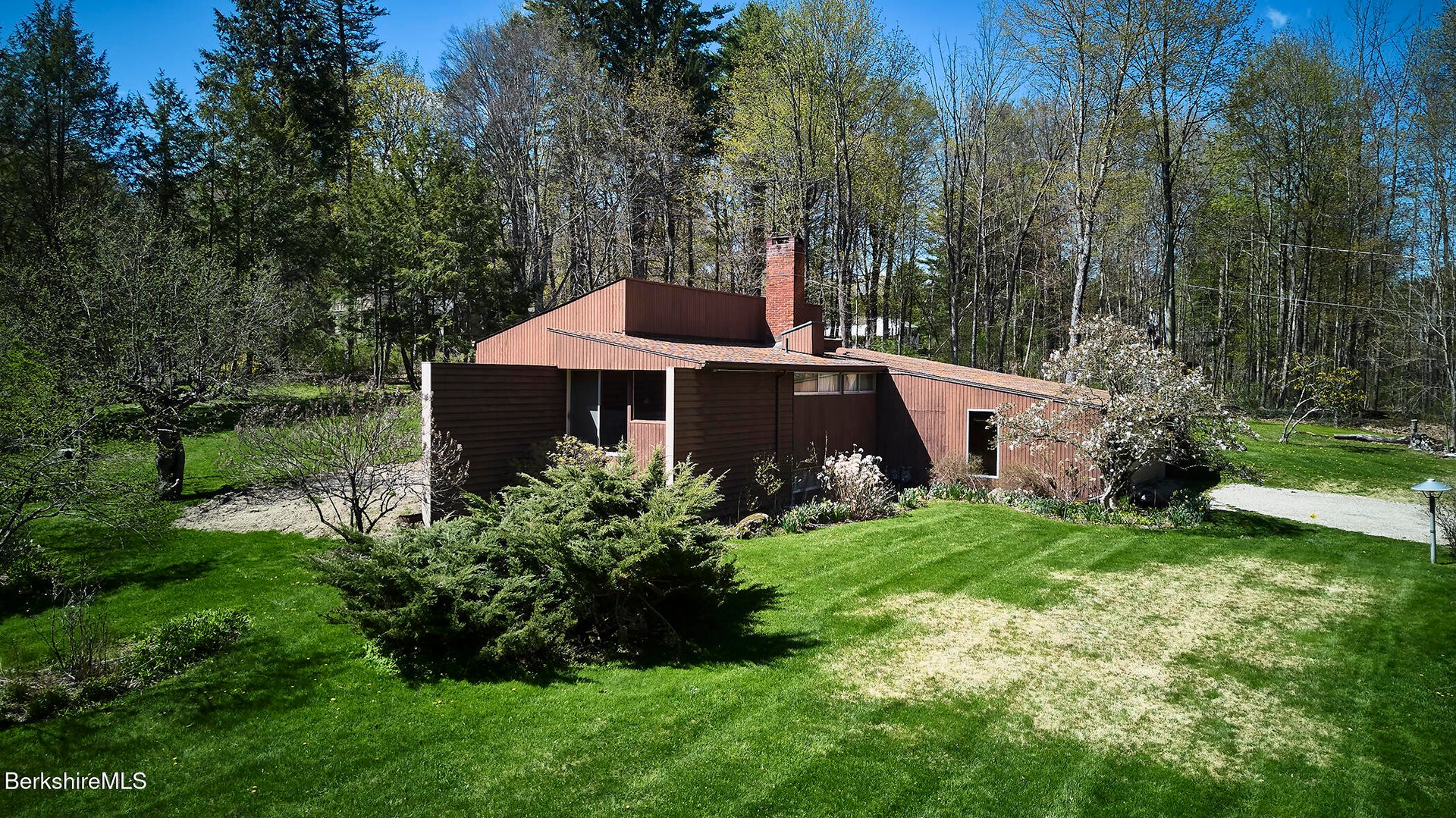 349 Old Stockbridge Rd Photo 33