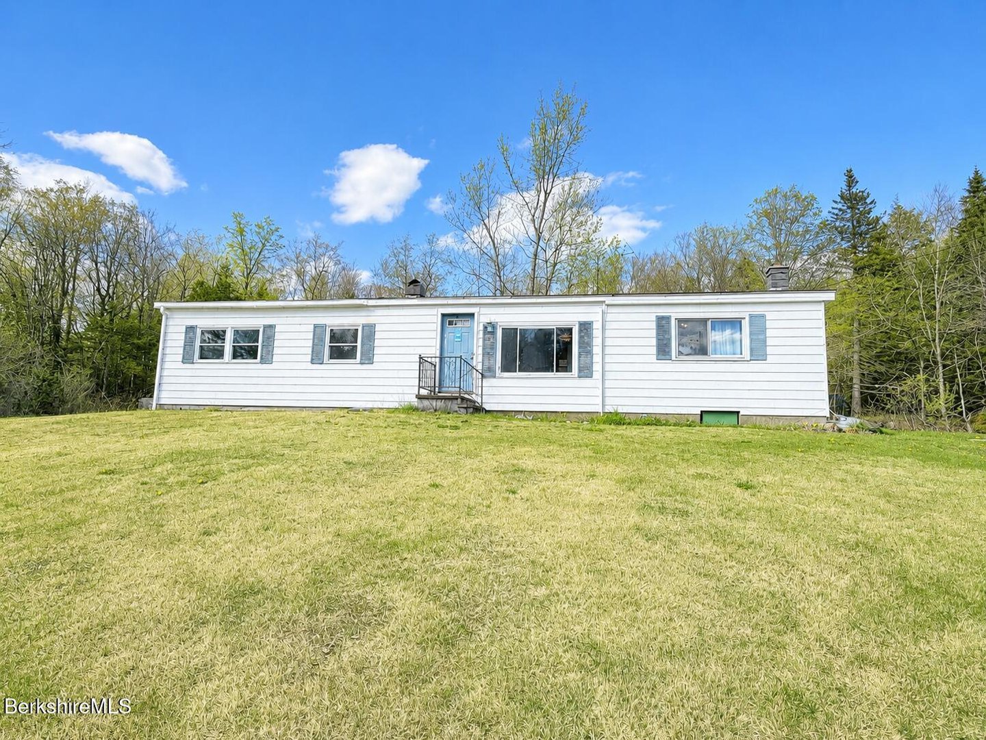 1155 Main Rd Photo 1