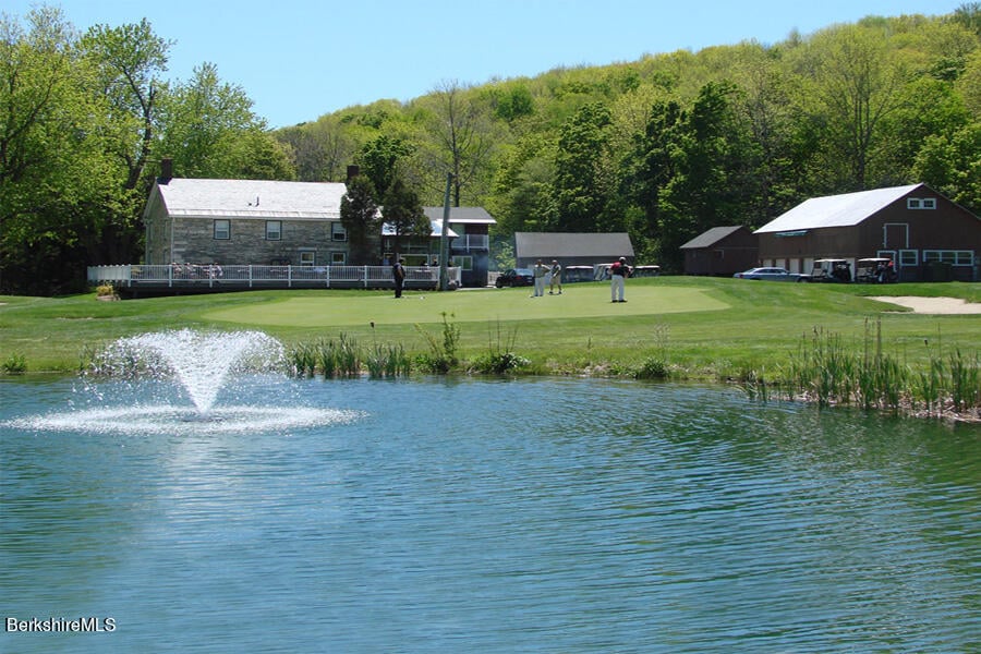 775 Williamstown Rd Photo 3