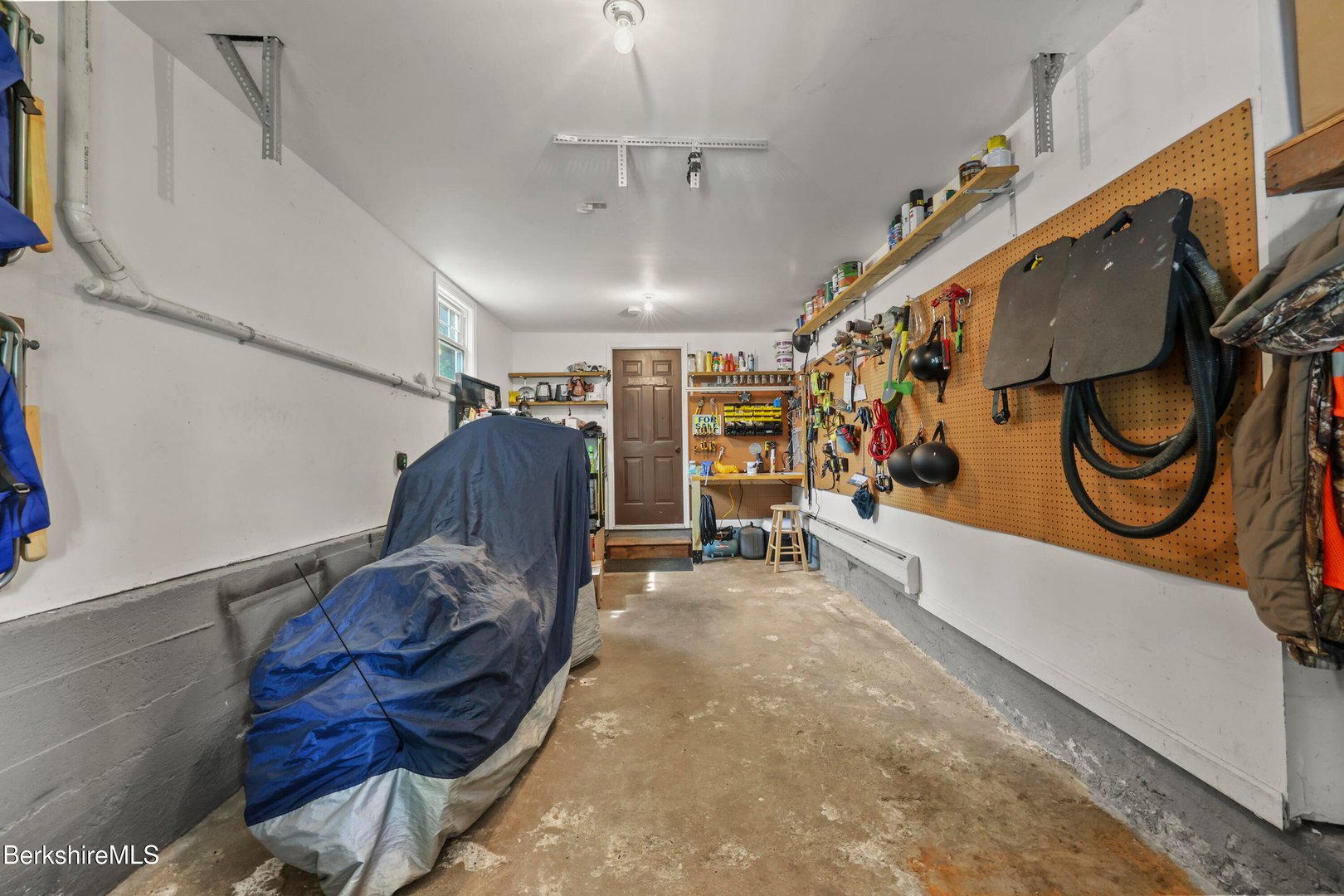 457 N Eagle St Photo 32