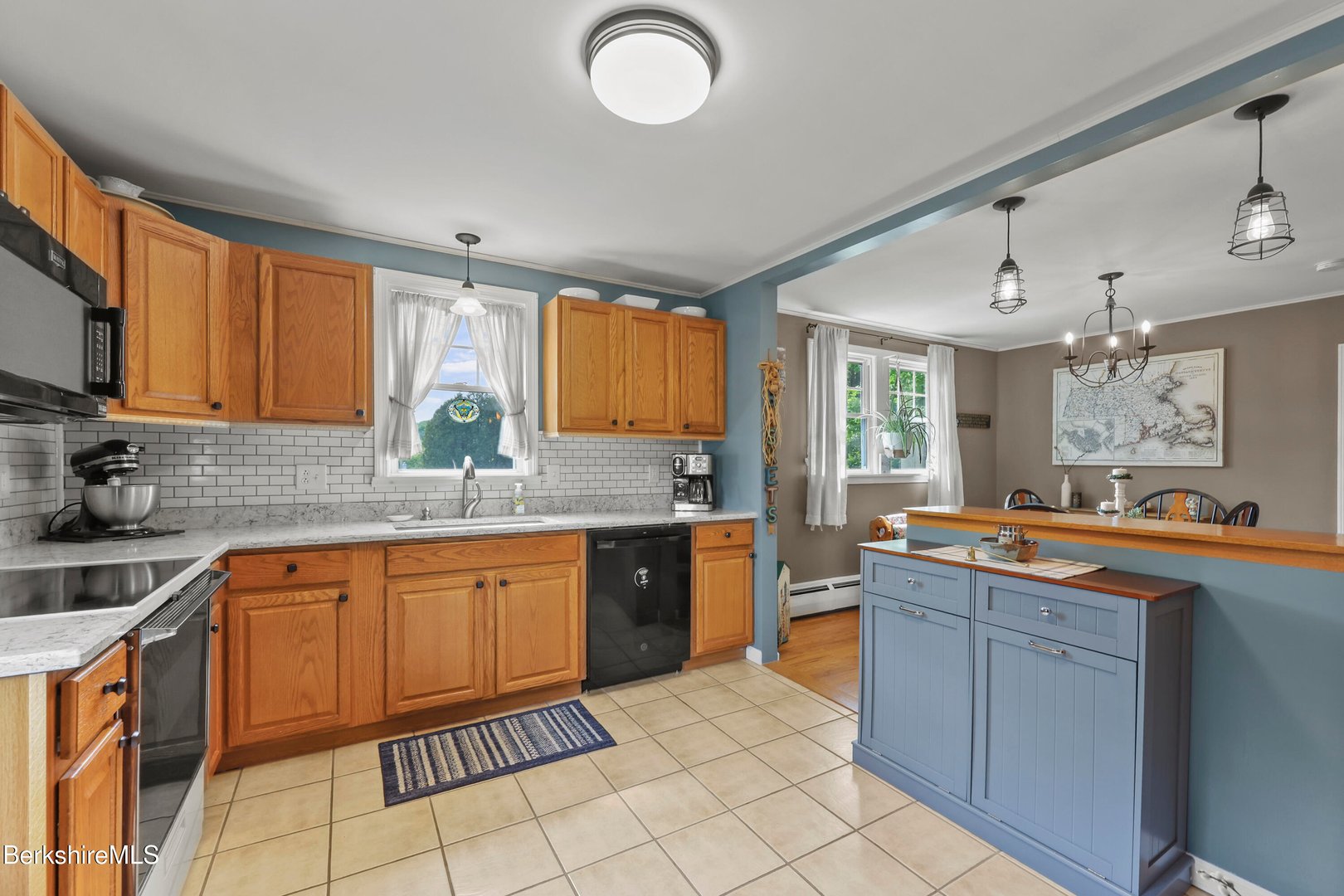 457 N Eagle St Photo 7