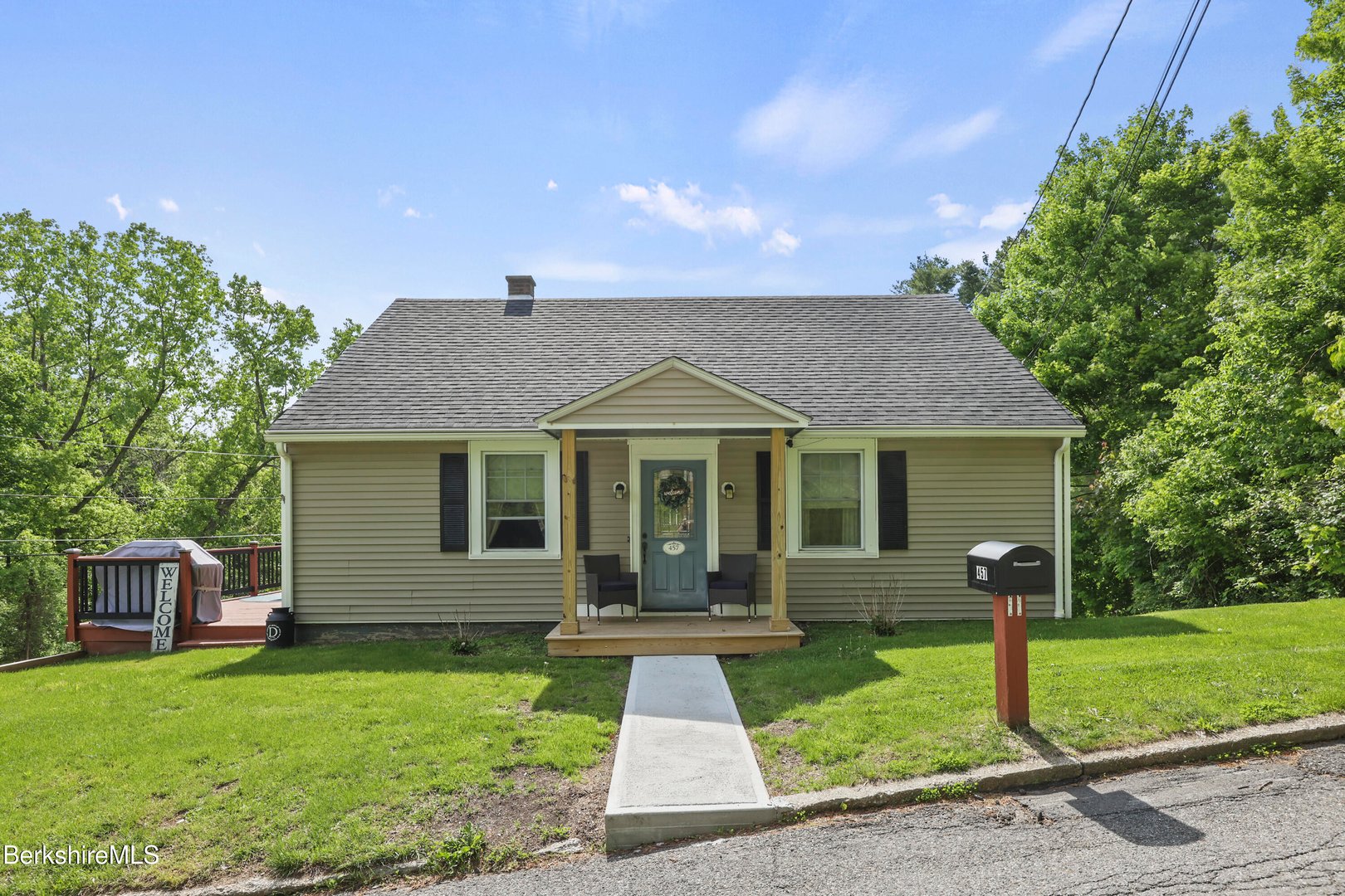 457 N Eagle St Photo 1