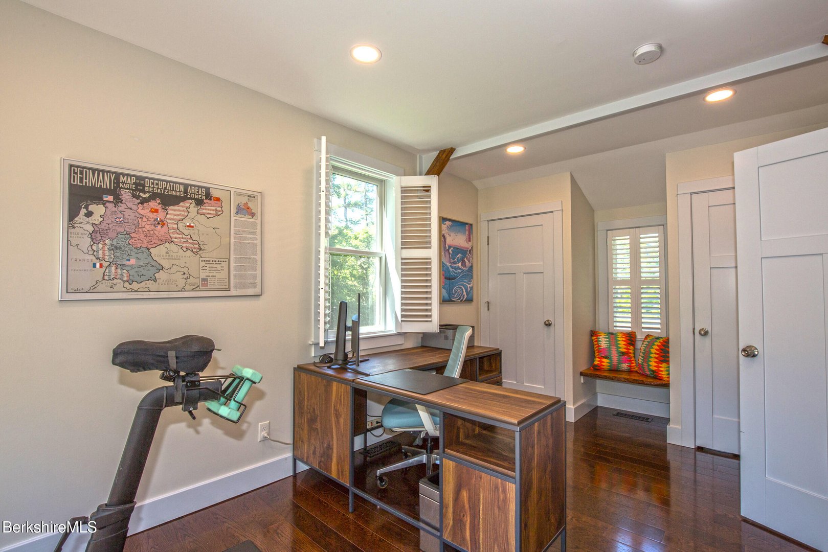 298 Park St Photo 13