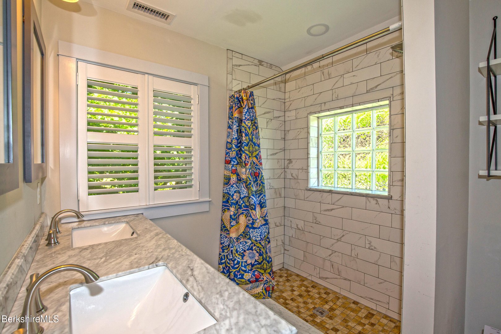298 Park St Photo 26