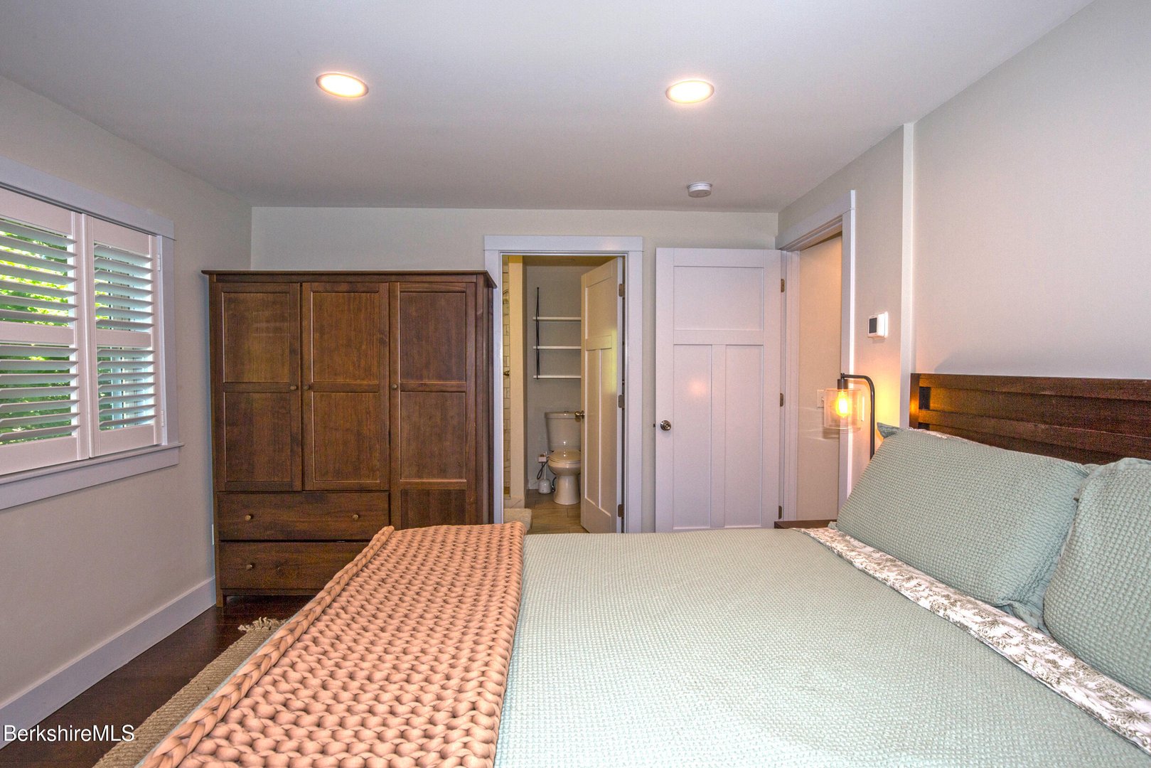 298 Park St Photo 25