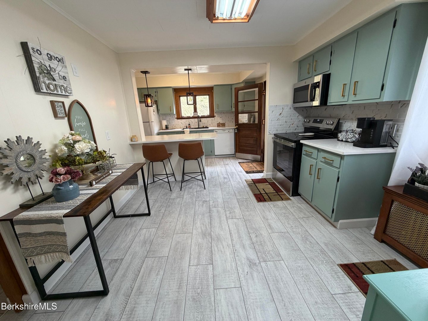 31 Millard Ave Photo 6