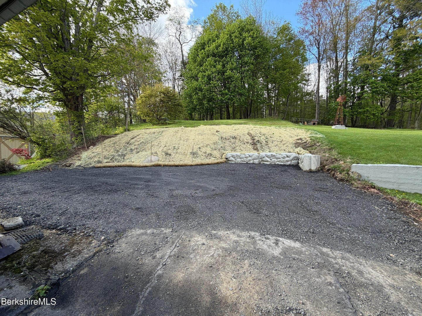 31 Millard Ave Photo 20