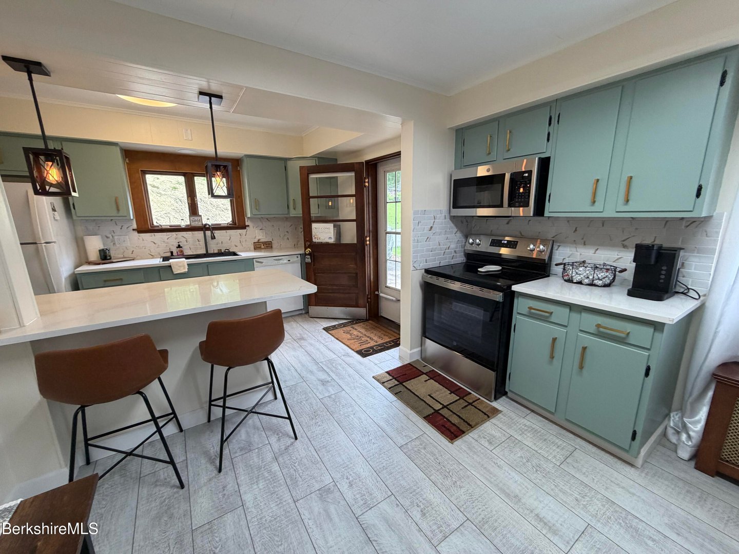 31 Millard Ave Photo 7