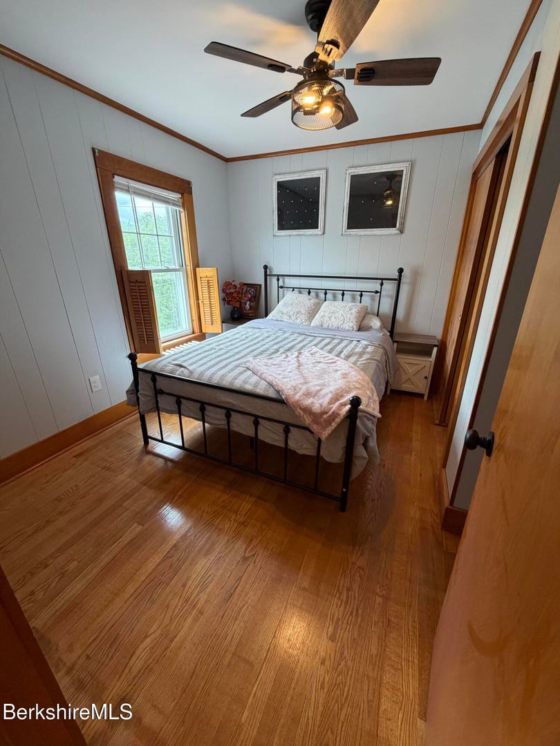 31 Millard Ave Photo 18
