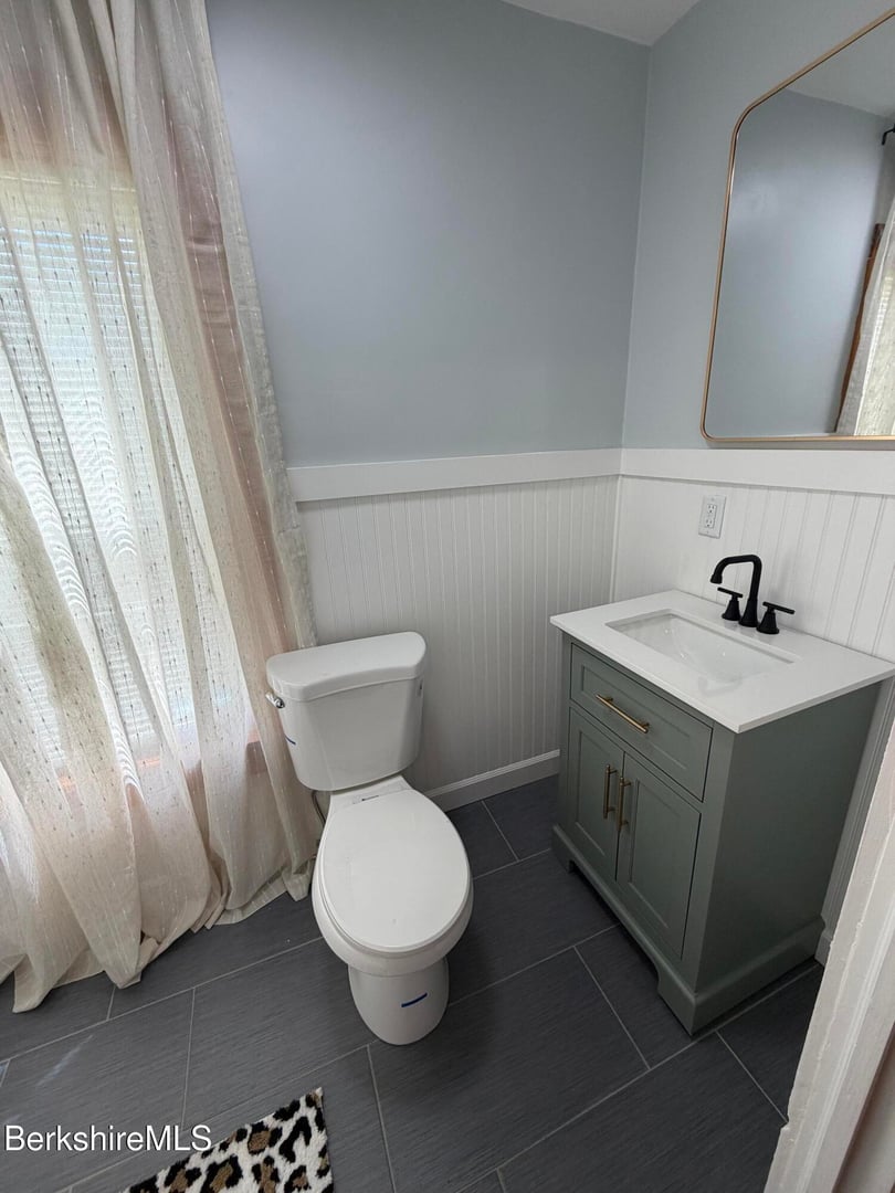 31 Millard Ave Photo 16