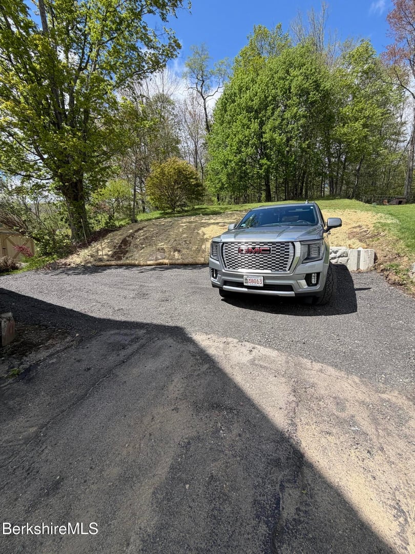 31 Millard Ave Photo 18