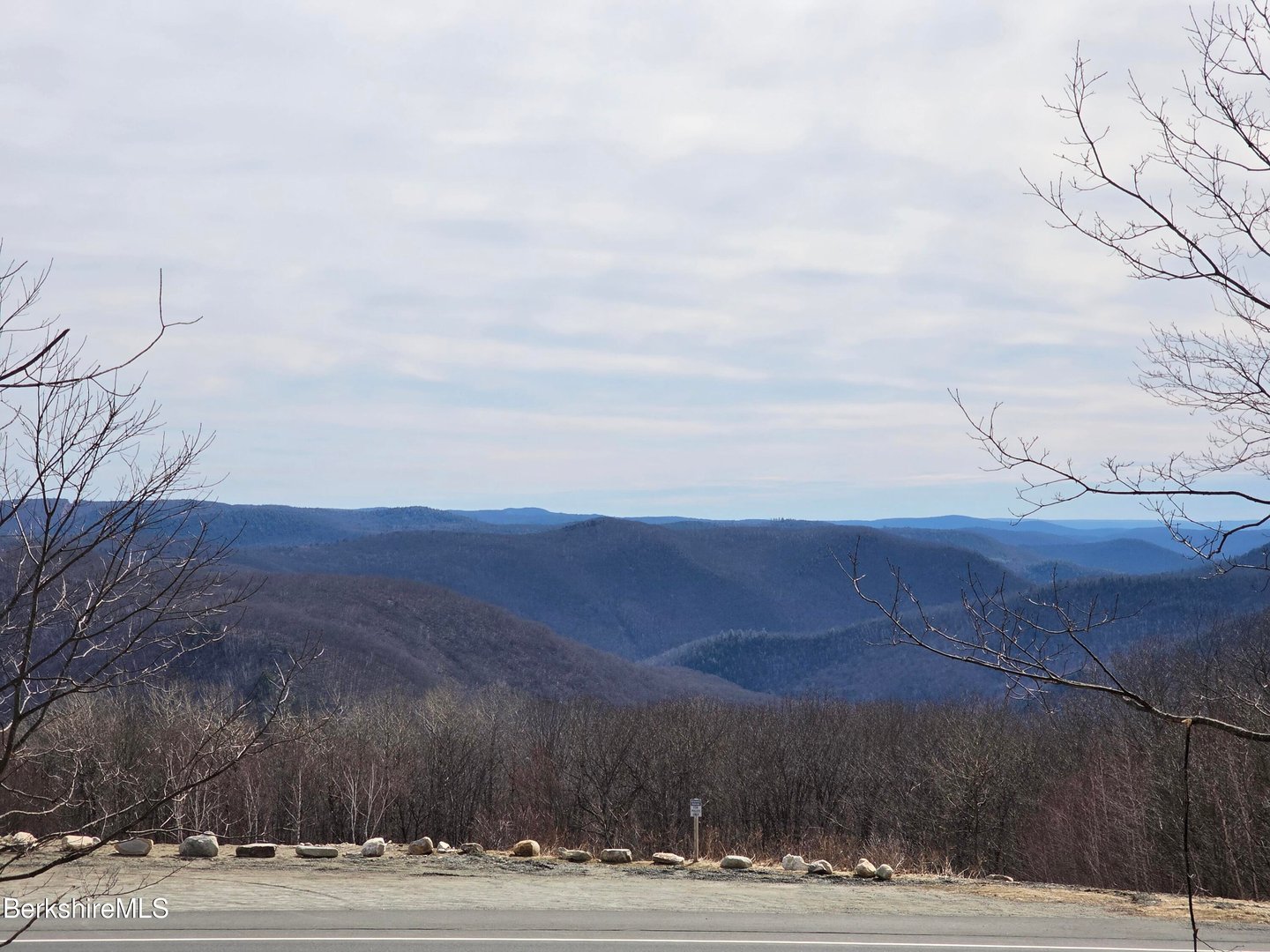 350 Mohawk Trail Photo 3
