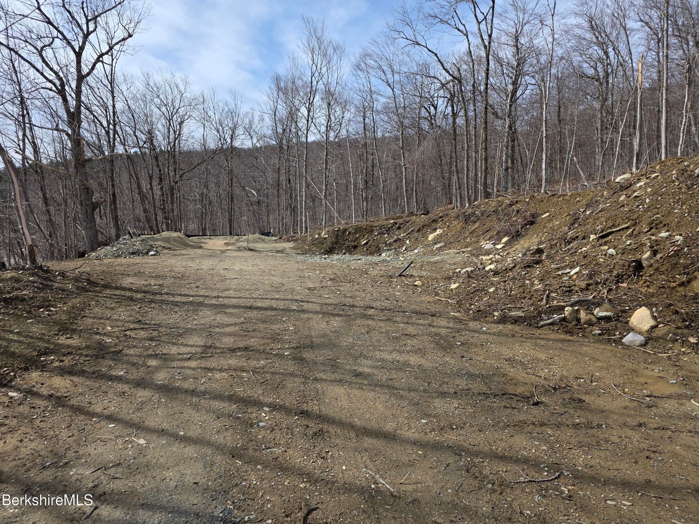 350 Mohawk Trail Photo 8