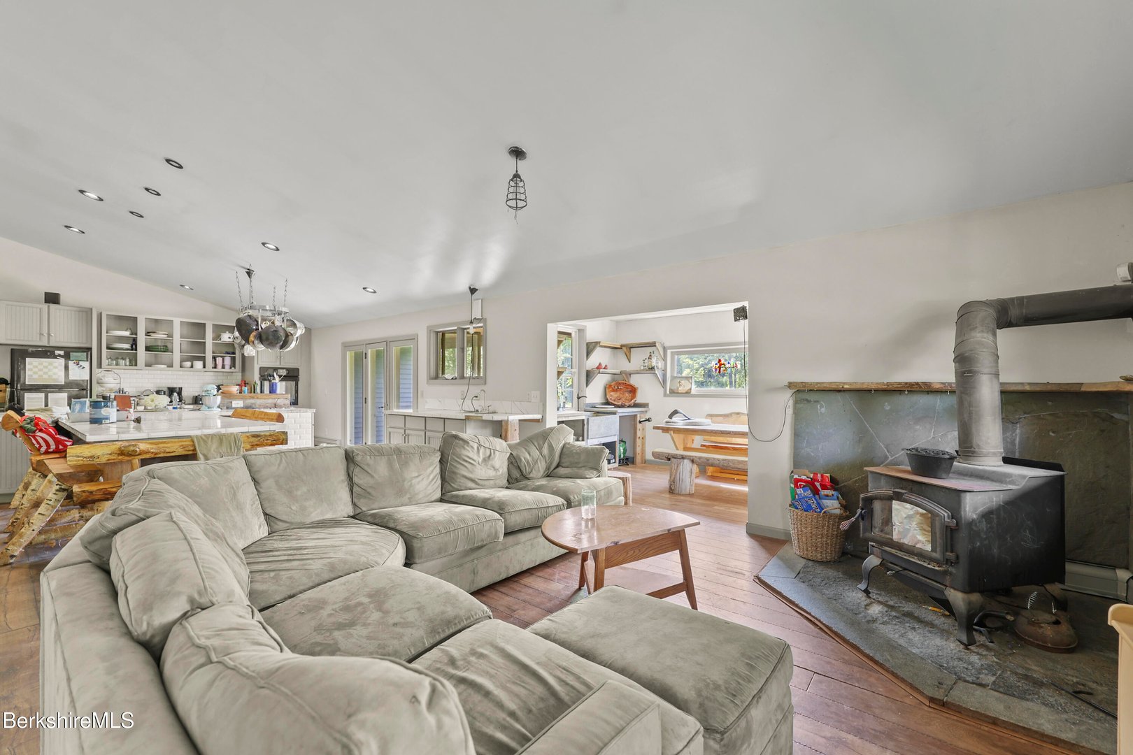 451 Williamstown Rd Photo 6