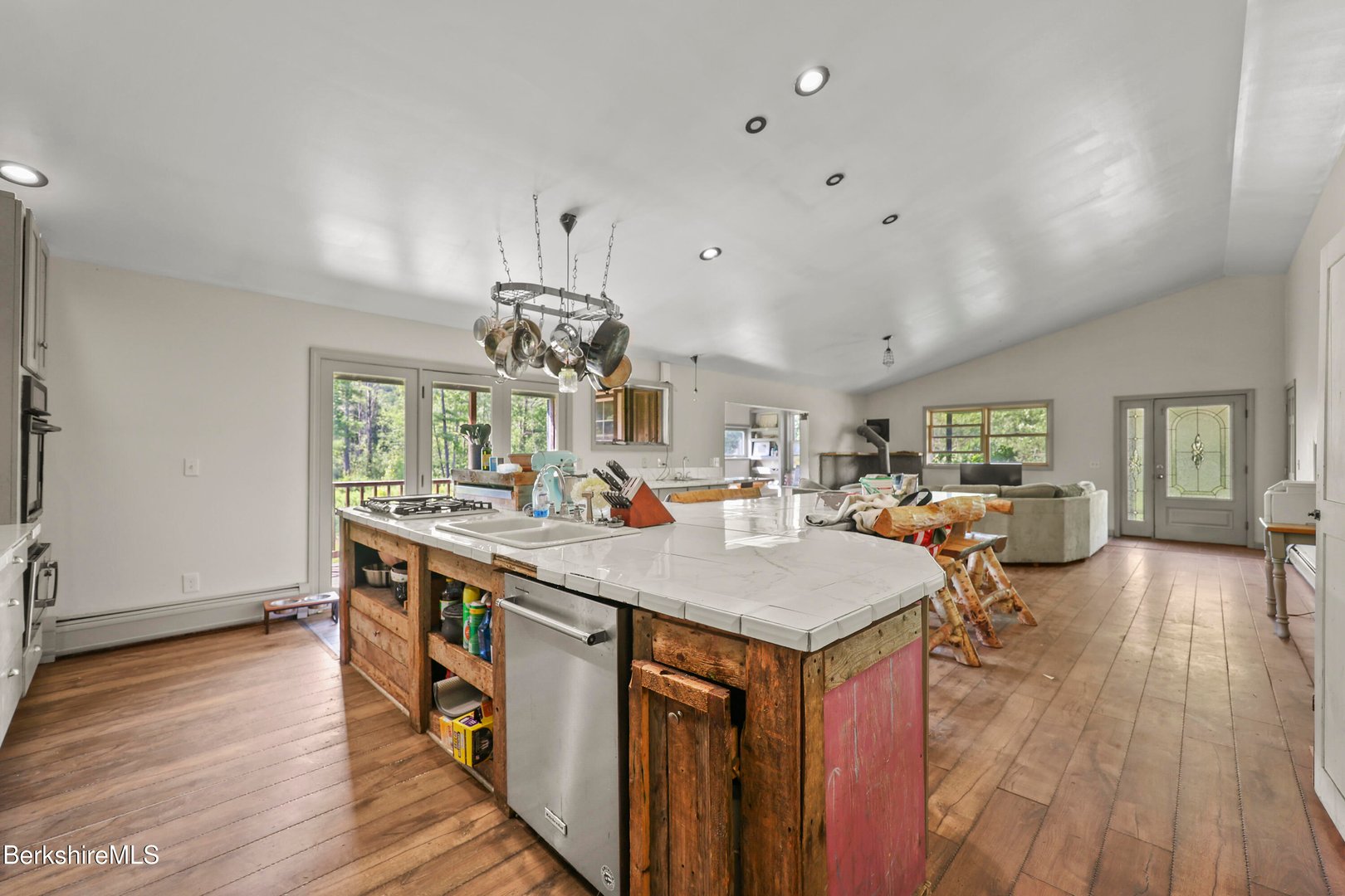 451 Williamstown Rd Photo 14