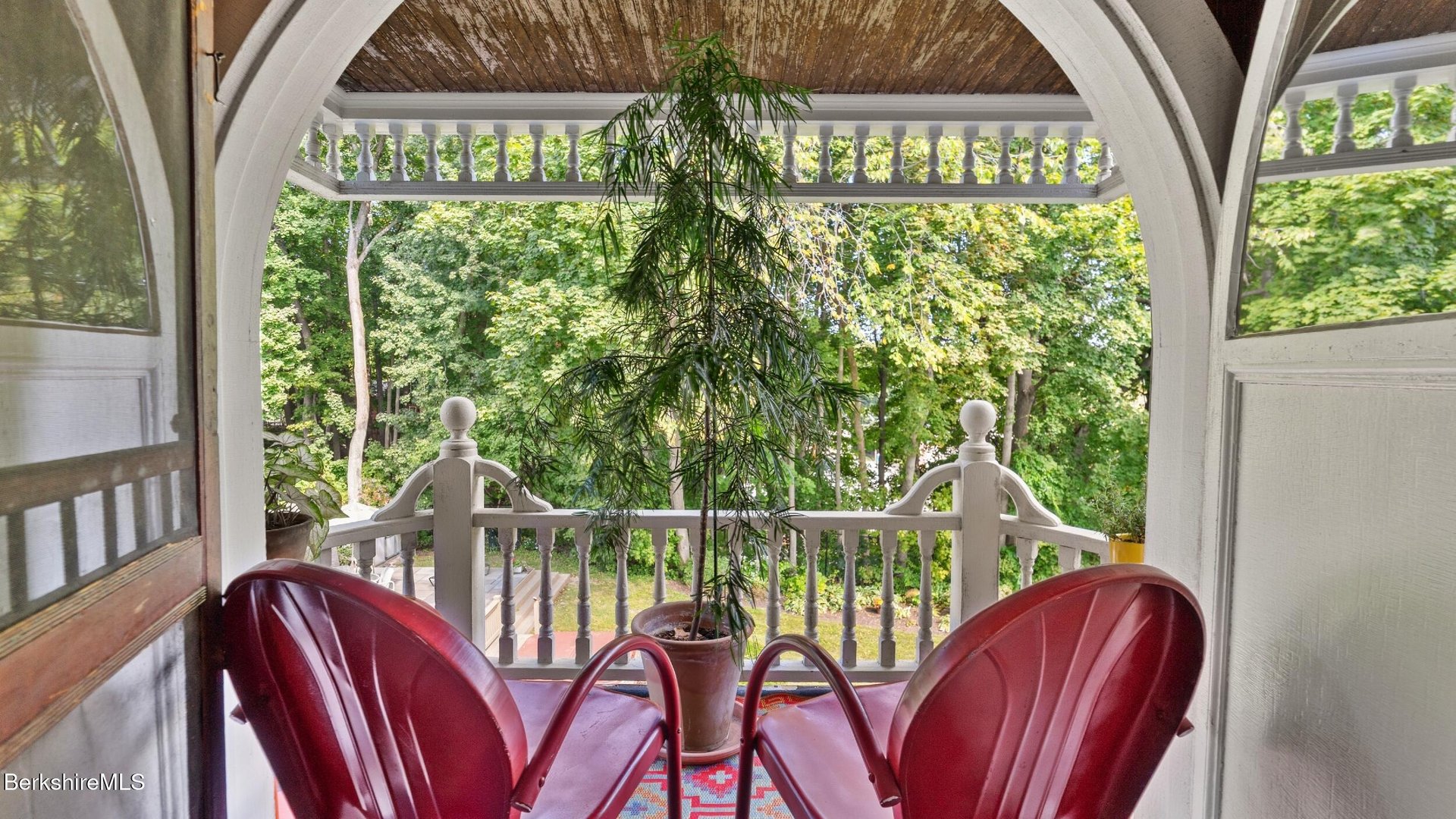 211 Cottage St Photo 32