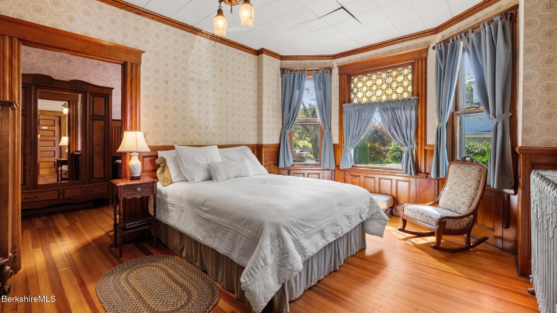 211 Cottage St Photo 15