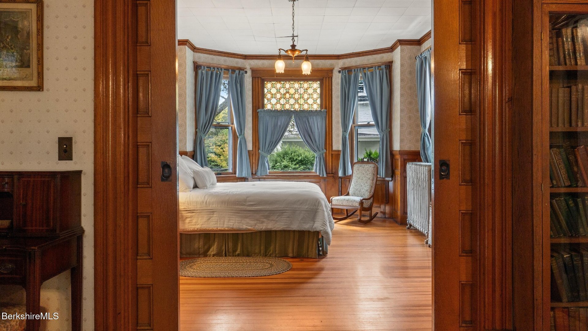 211 Cottage St Photo 16