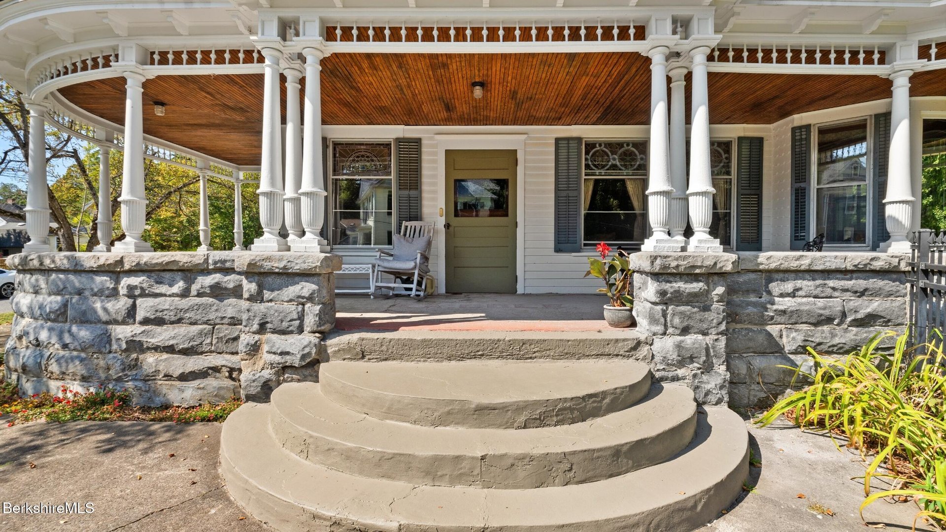 211 Cottage St Photo 45