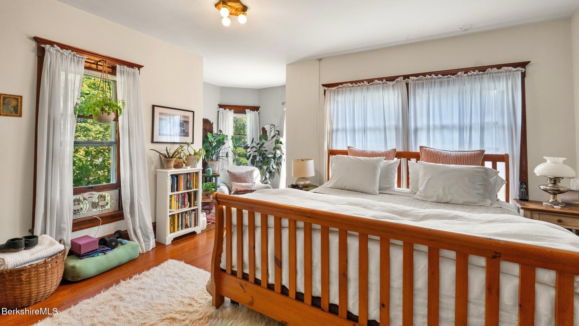 211 Cottage St Photo 41