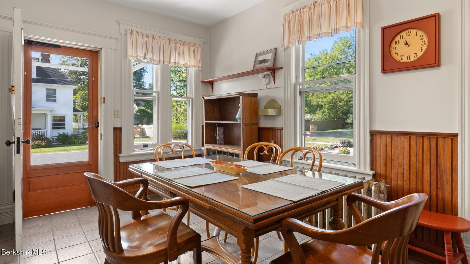 211 Cottage St Photo 5