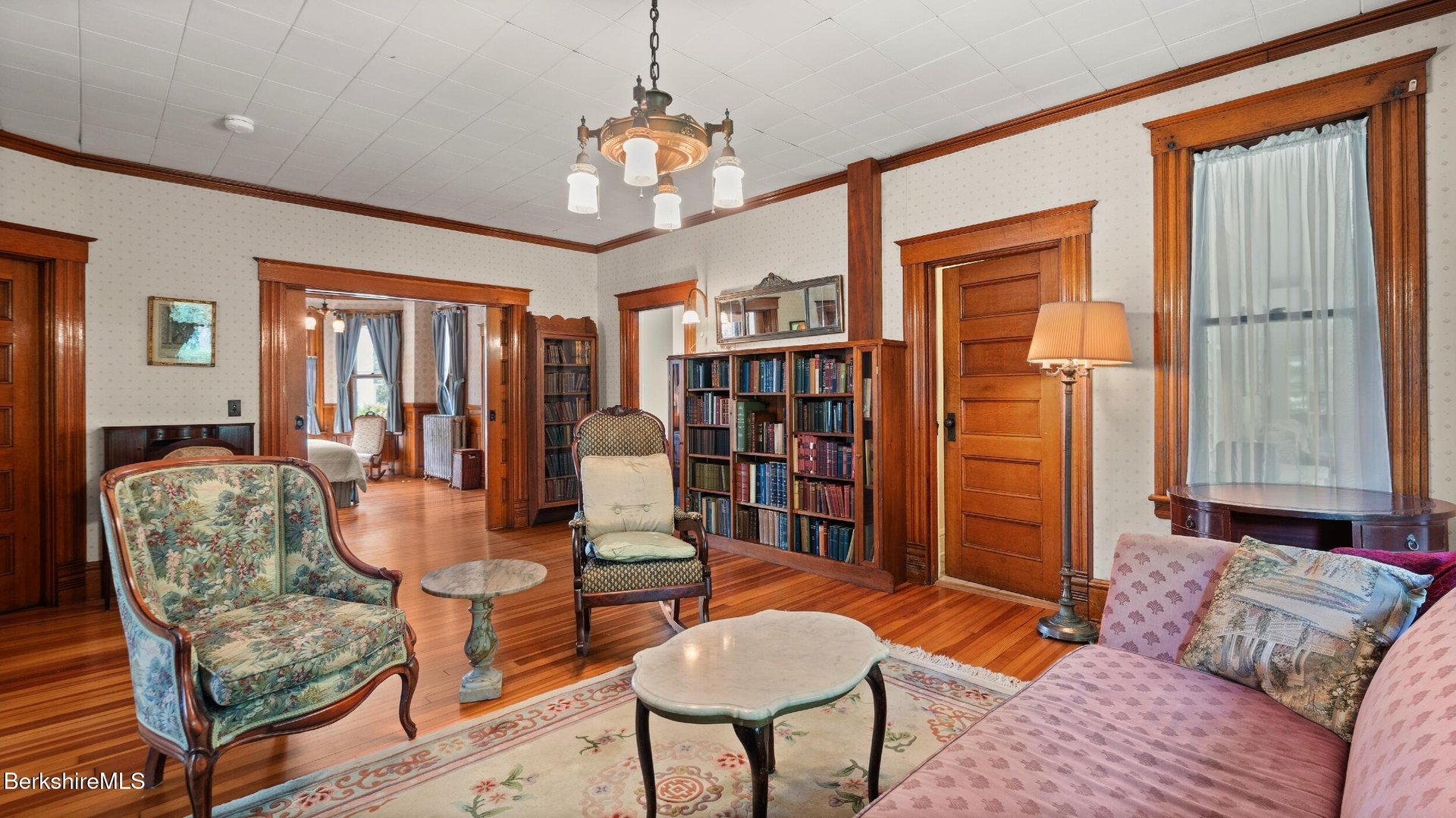 211 Cottage St Photo 11