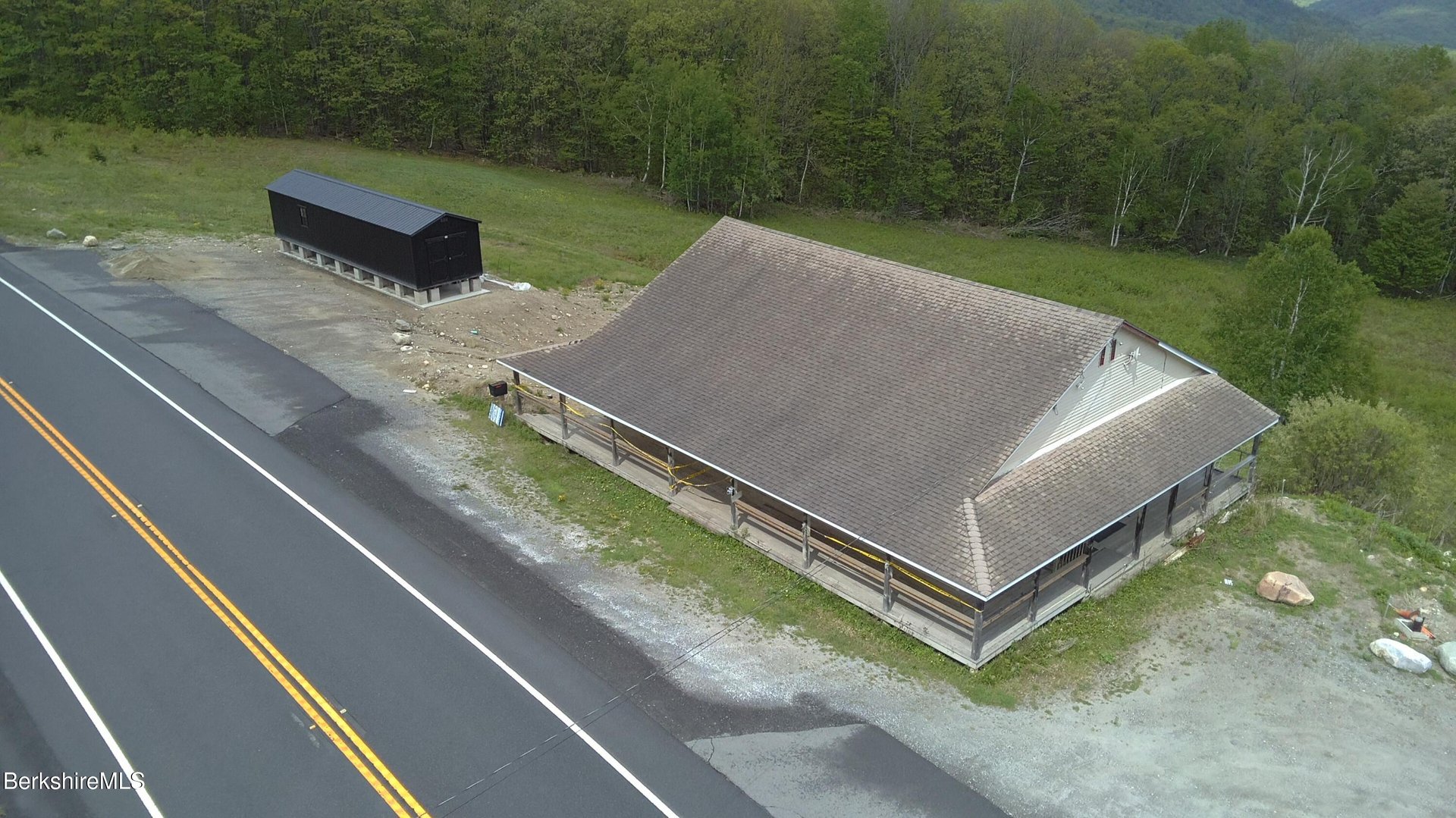 335 Mohawk Trail Photo 2