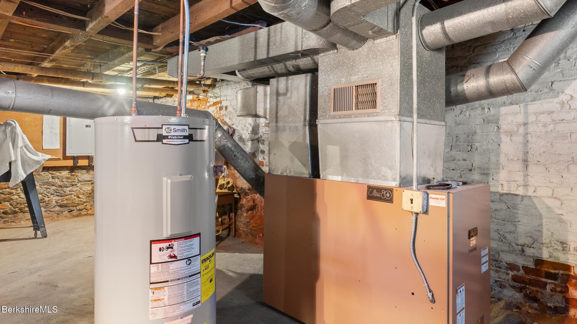 Cheshire Single Family Photo 28