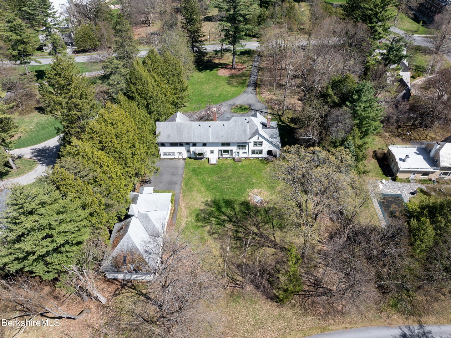 111 Park St Photo 10