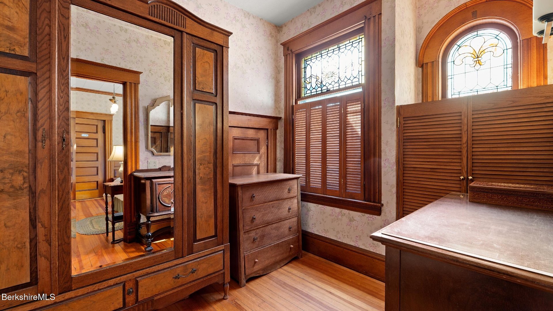 211 Cottage St Photo 18