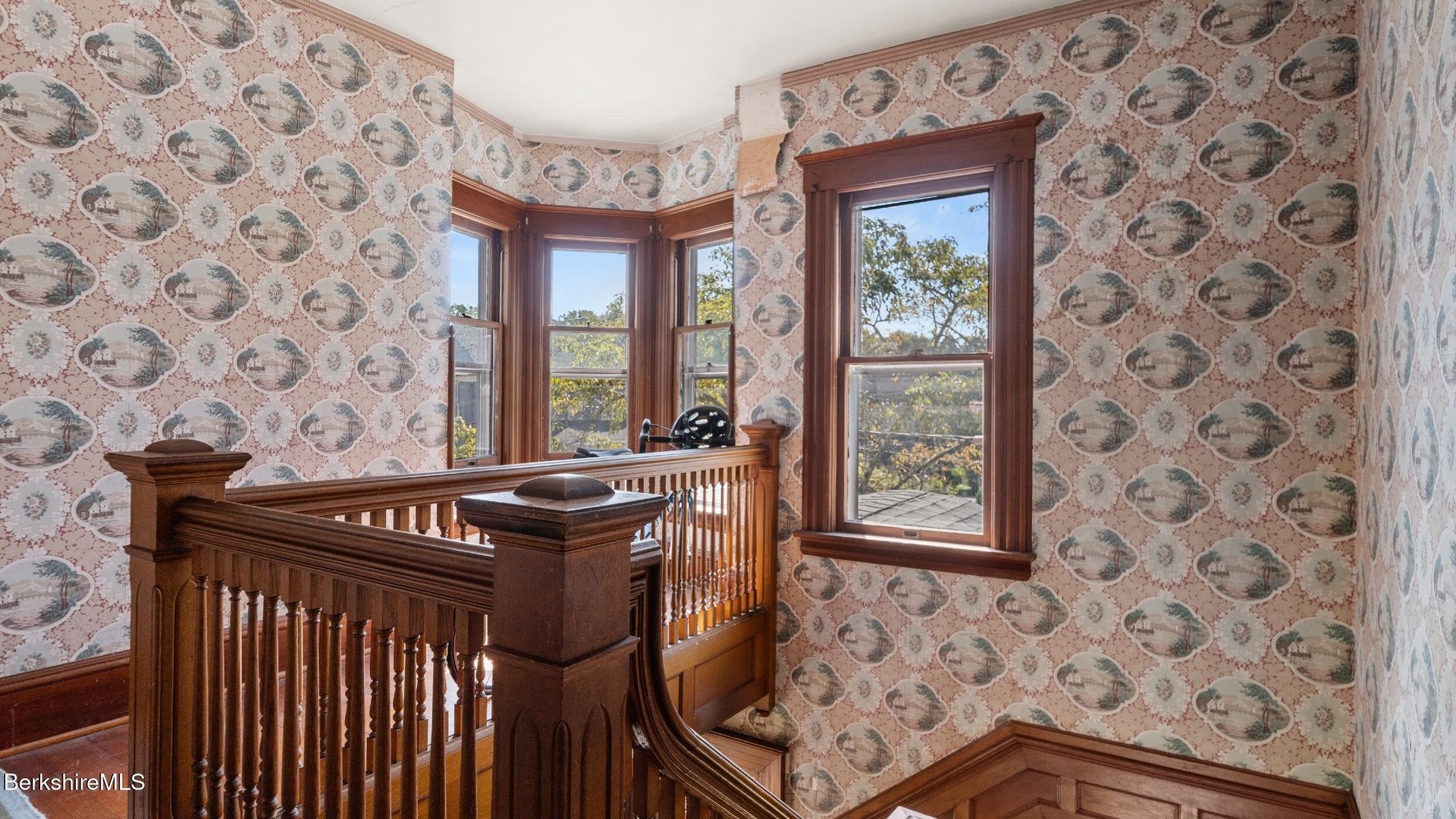 211 Cottage St Photo 42