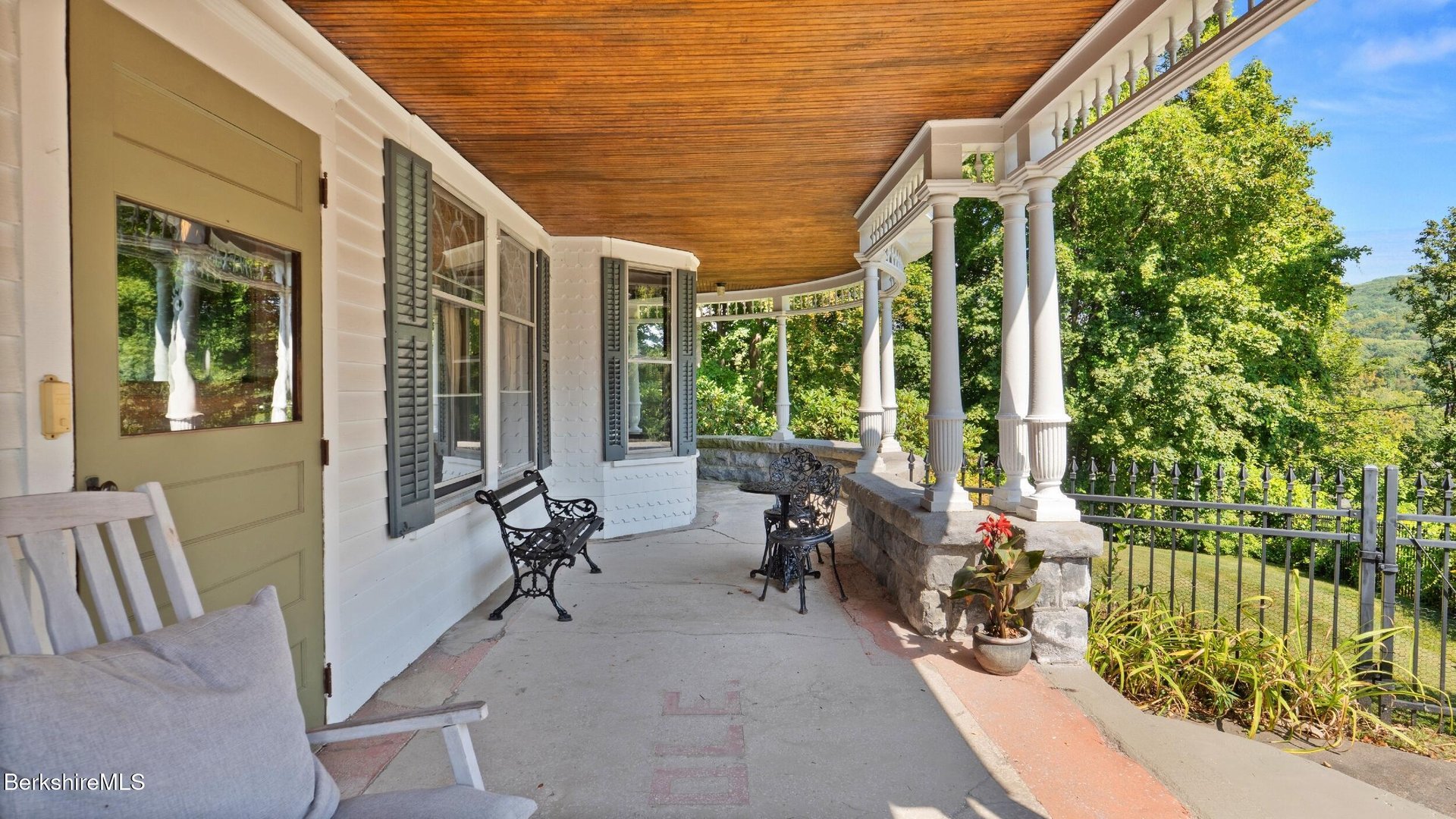 211 Cottage St Photo 59