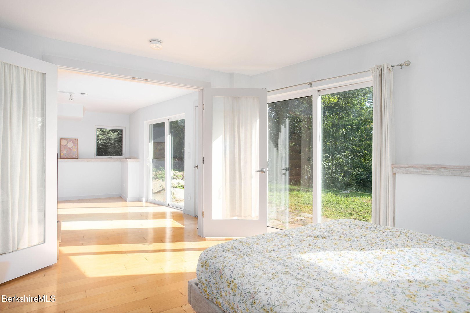 324 Park St Photo 28