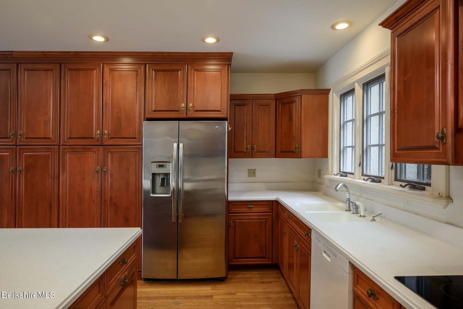 111 Park St Photo 14