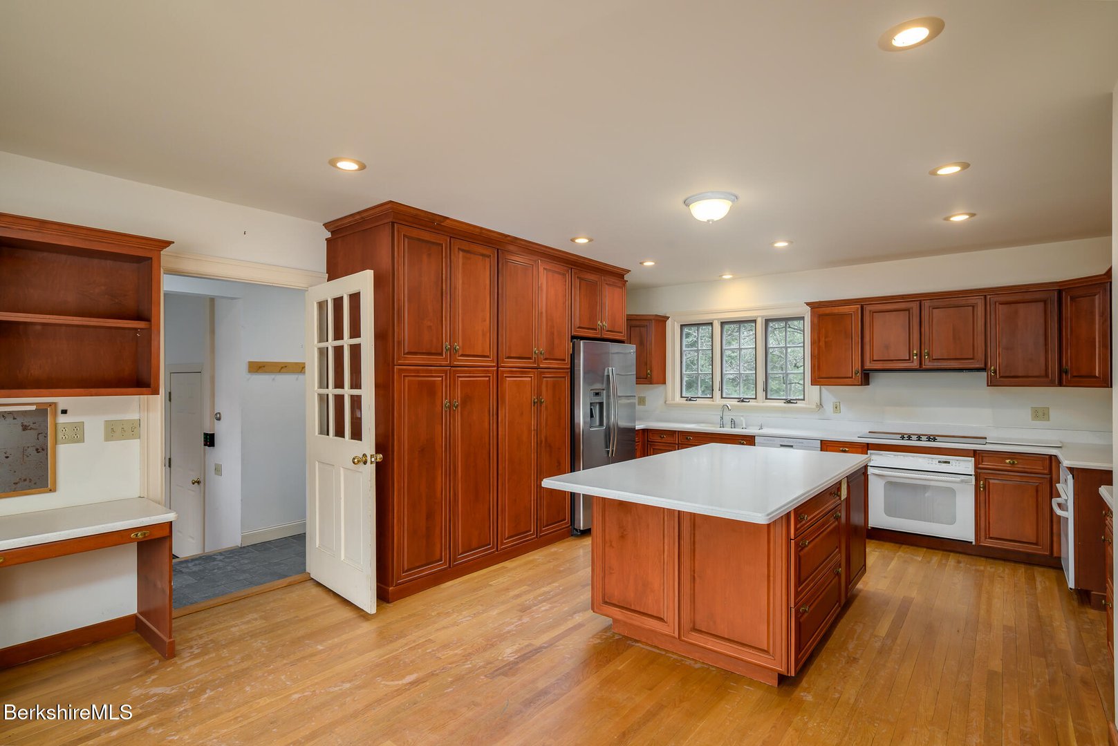 111 Park St Photo 11