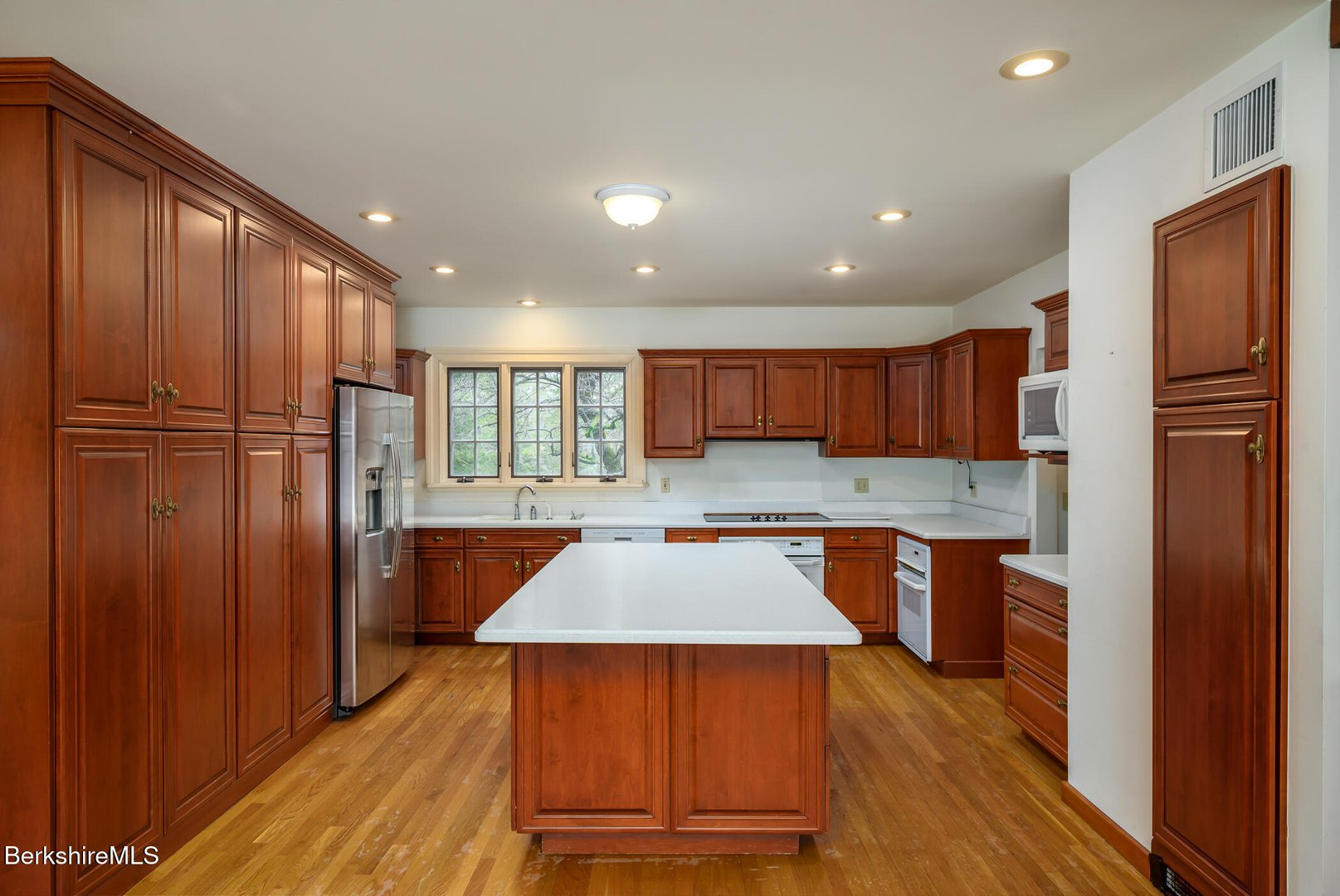 111 Park St Photo 13