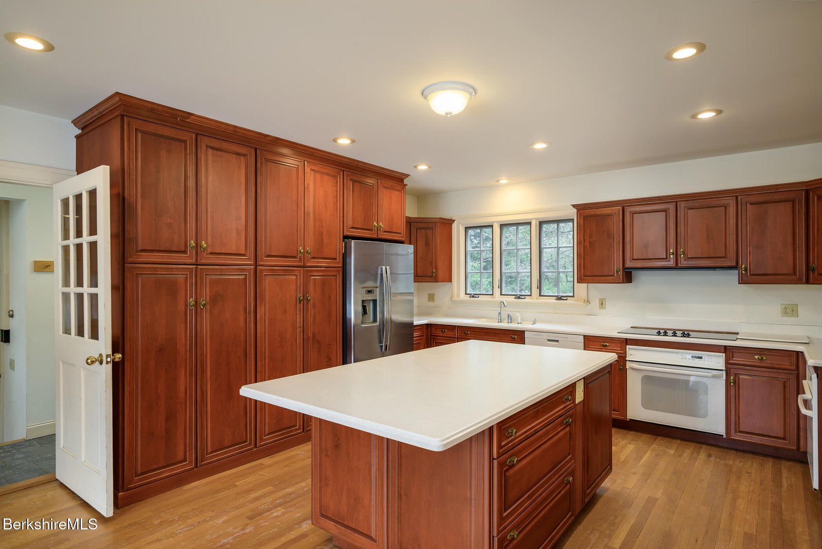 111 Park St Photo 12