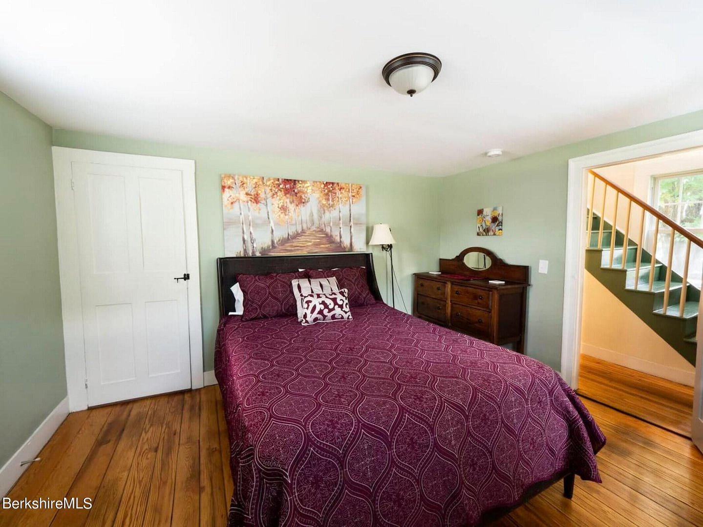 33 S Main Rd Photo 9