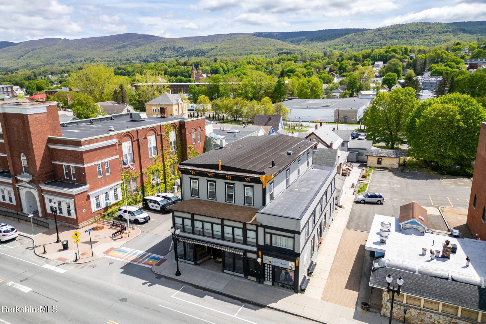 57-63 Park St Photo 9