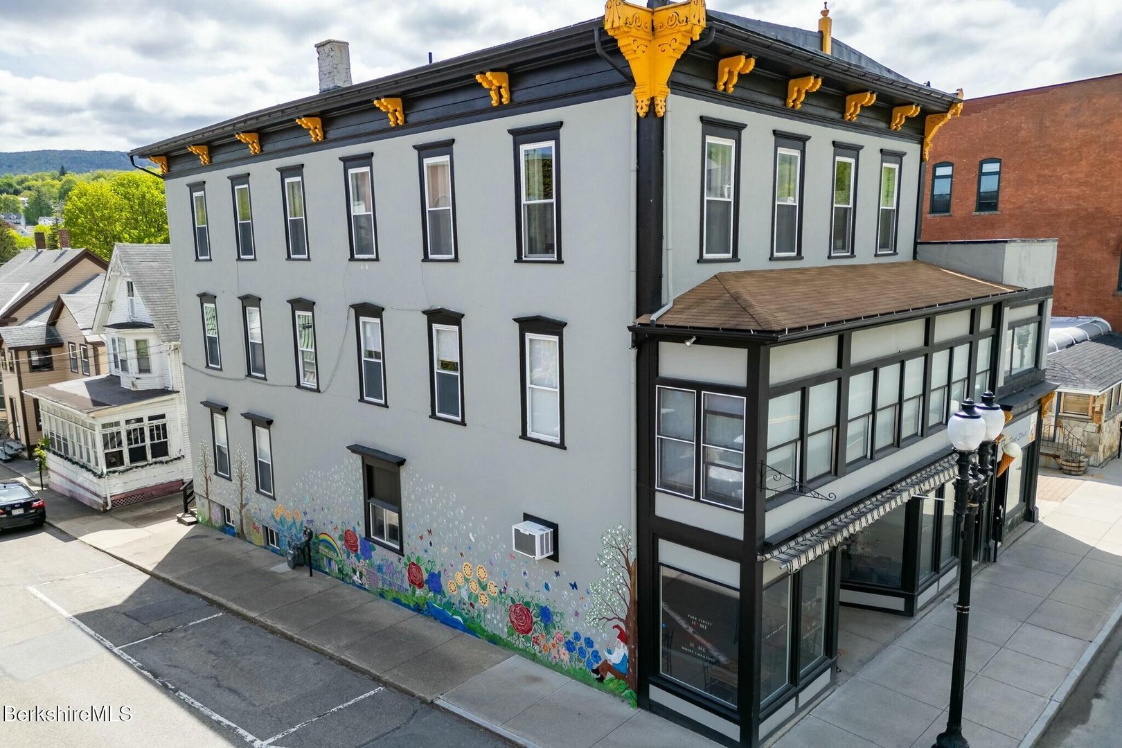 57-63 Park St Photo 3