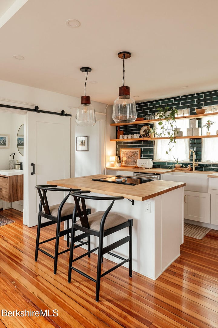 215 Prospect St Photo 8