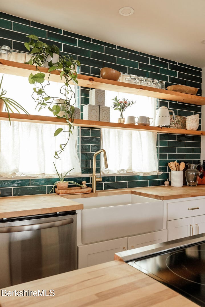 215 Prospect St Photo 6