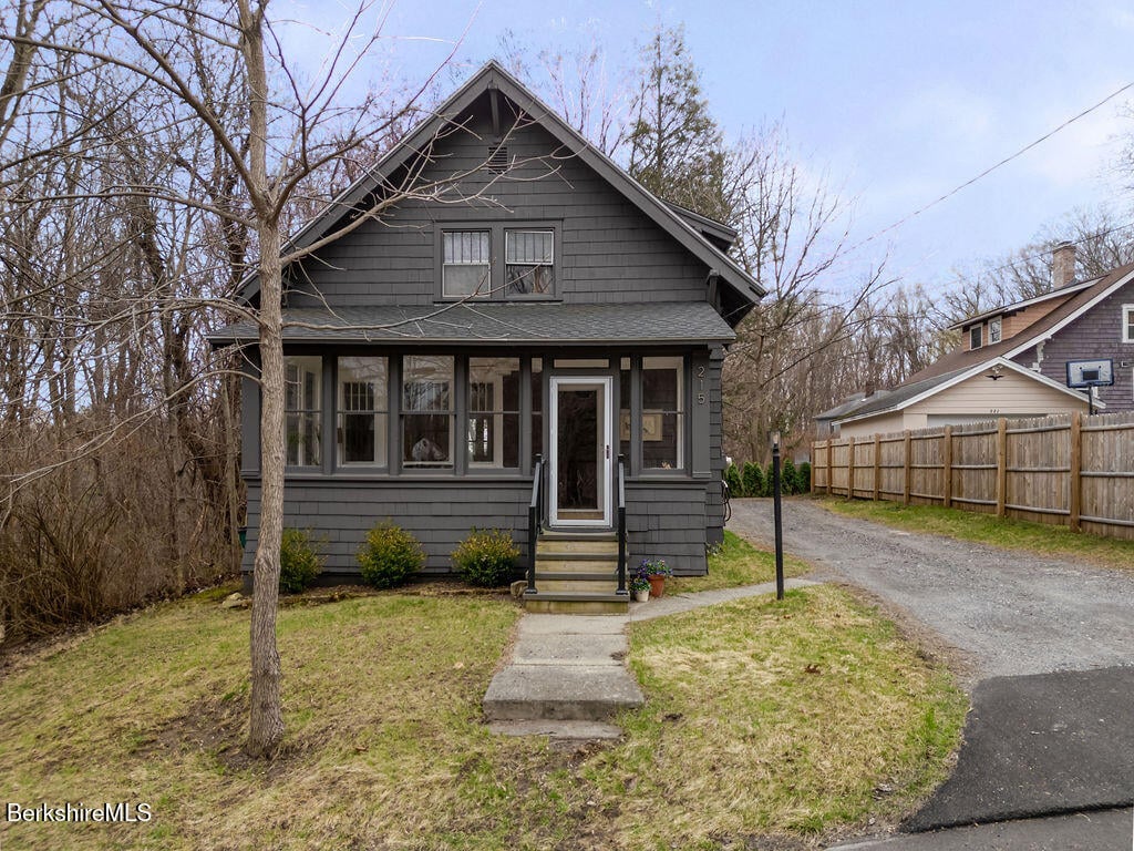 215 Prospect St Photo 35