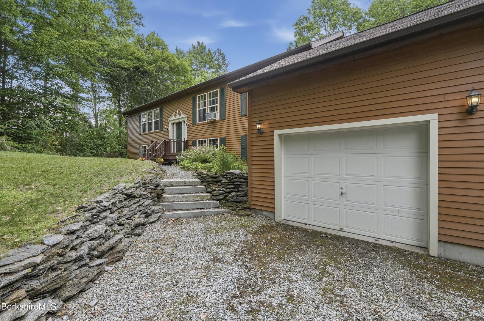 28 Mountain Pond Ln Photo 4