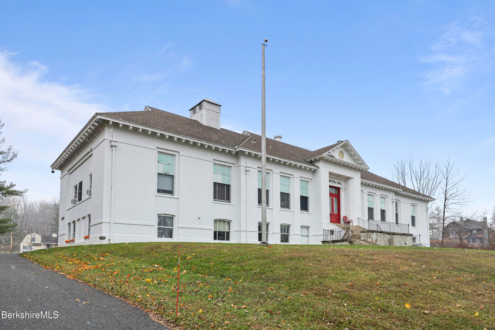 55 Crystal St Photo 4