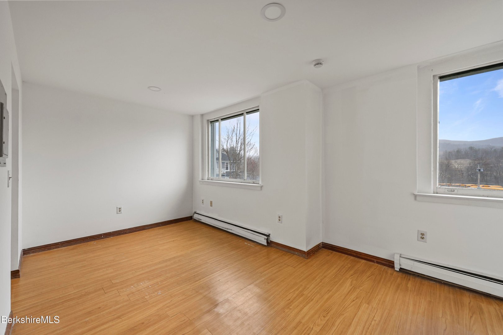 55 Crystal St Photo 33