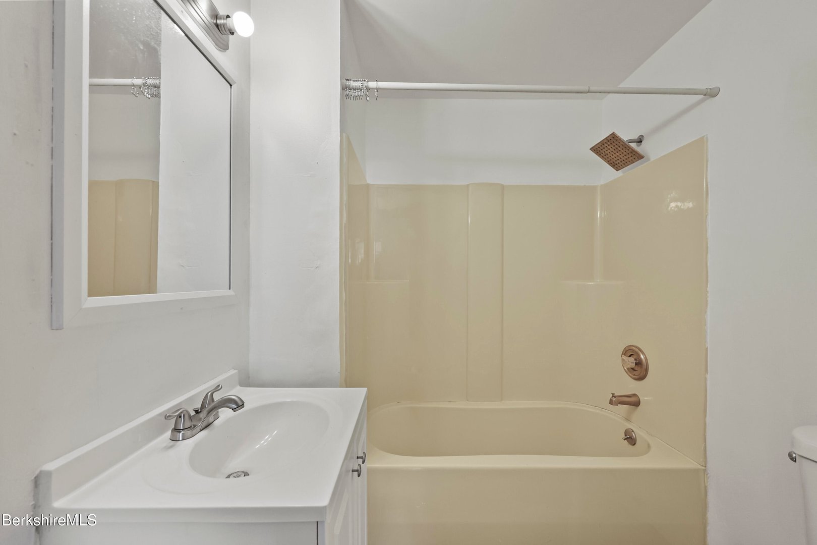 55 Crystal St Photo 18