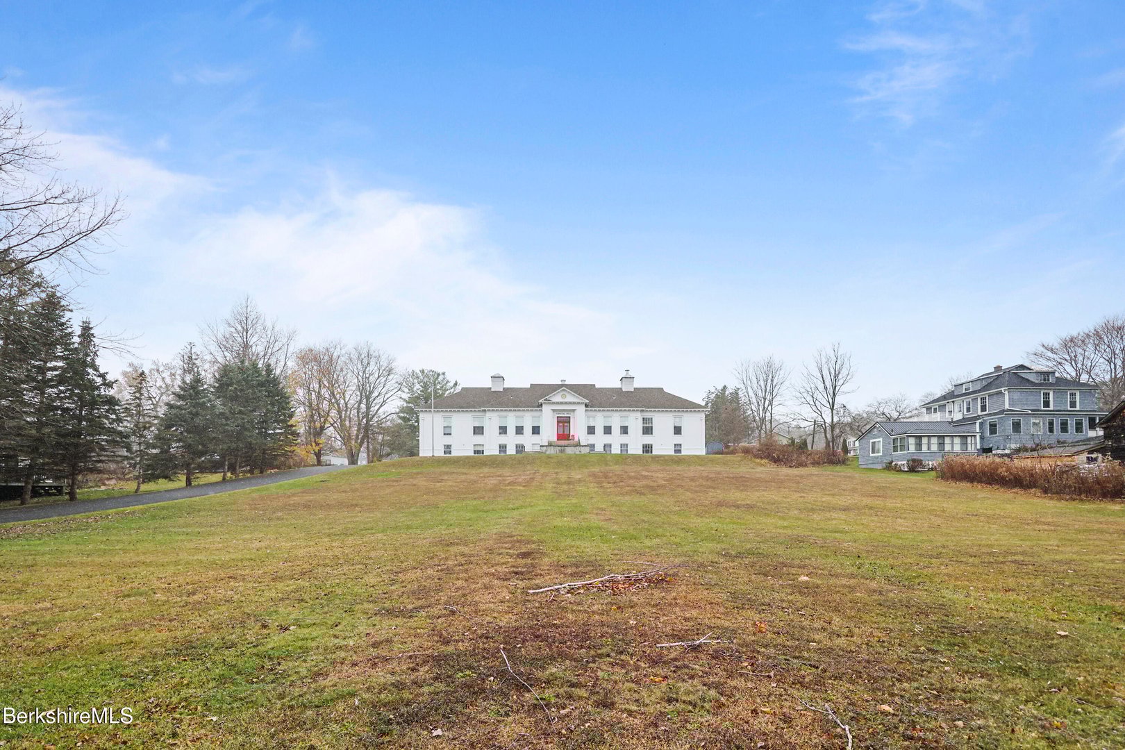 55 Crystal St Photo 3